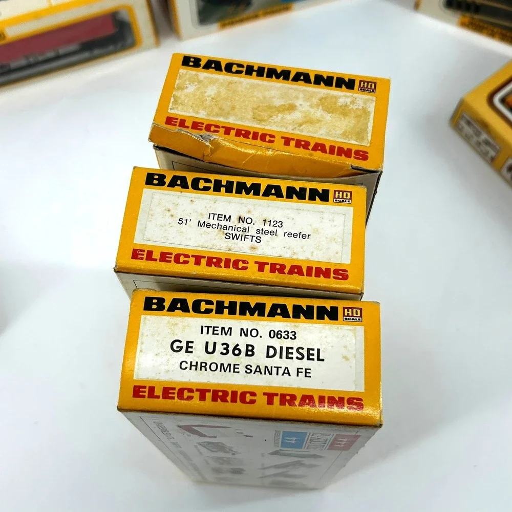 Bachmann HO Scale Silver Flyer Electric Train Set Santa Fe Locomotive 0633 1123